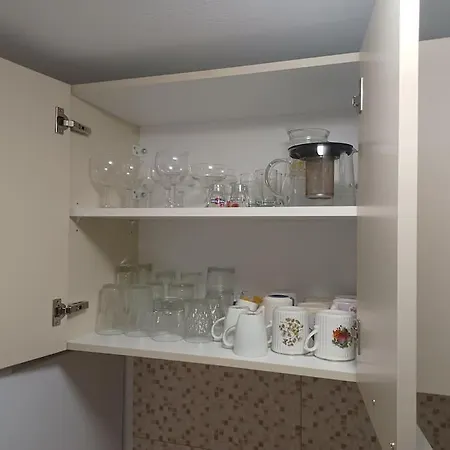 Spacious Family Garden Apartment Лоутраки Экстерьер фото