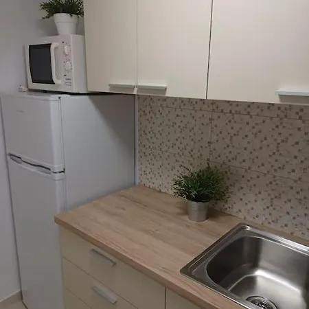 Spacious Family Garden Apartment Лоутраки Экстерьер фото