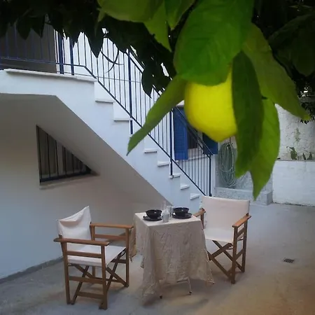Spacious Family Garden Apartment Лоутраки Экстерьер фото