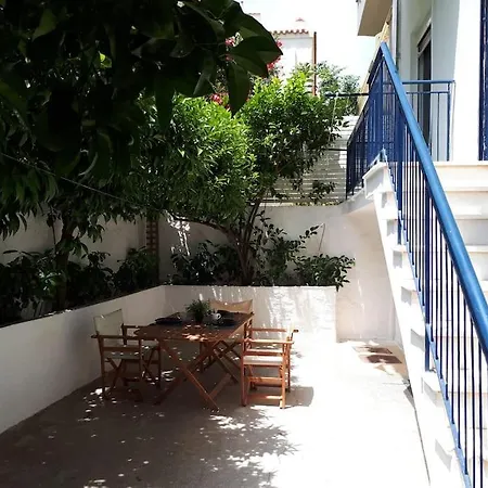 Spacious Family Garden Apartment Лоутраки Экстерьер фото