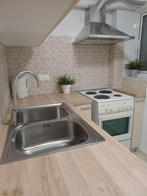Spacious Family Garden Loutraki (Corinthia)